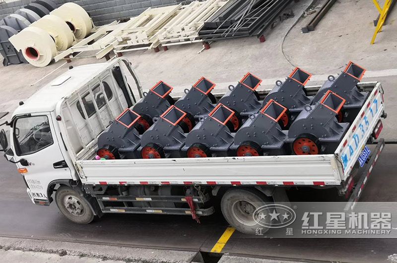 成批PC小型錘式破碎機發貨 成批PC小型錘式破碎機發貨