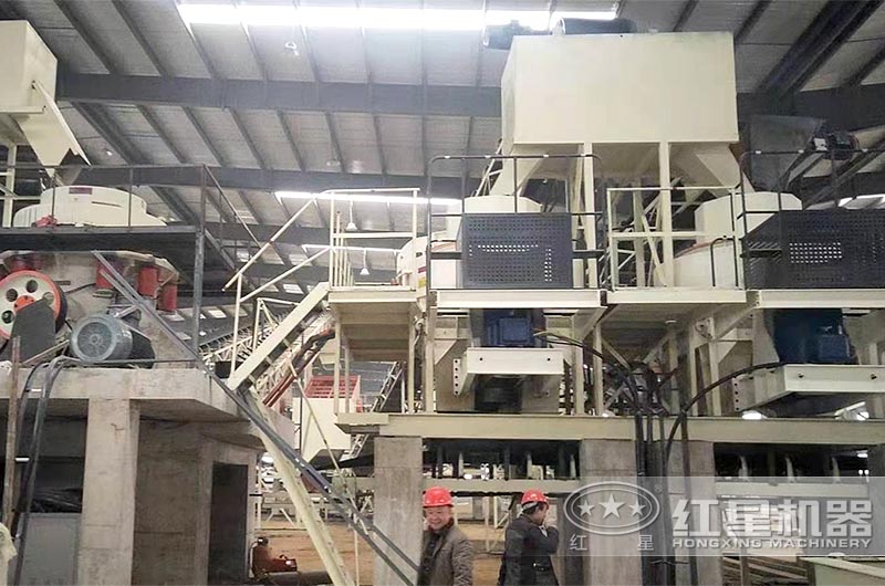 山東石灰?guī)r制砂現(xiàn)場制砂機實拍