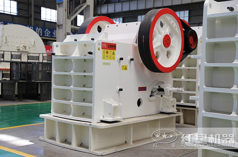 機制砂石骨料生產線主機設備--顎式破碎機 機制砂石骨料生產線主機設備--顎式破碎機