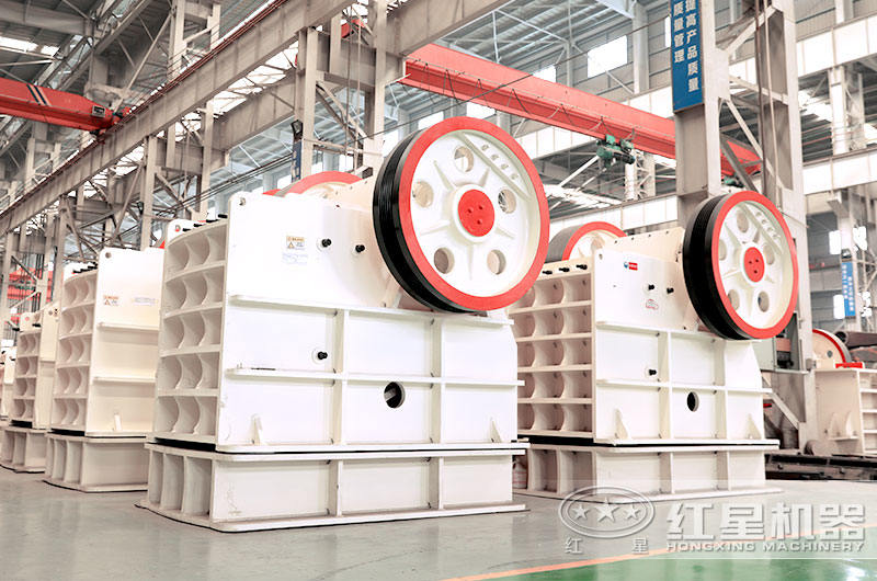 顎式破碎石頭機是常見的礦山破碎設備