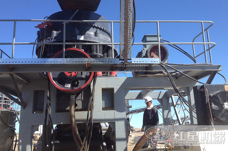 φ1200圓錐破碎機