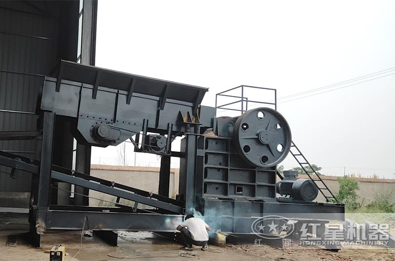 固定顎式破碎機現場實拍 固定顎式破碎機現場實拍