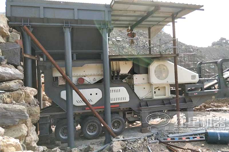 顎破輪胎移動(dòng)破碎機(jī)現(xiàn)場(chǎng) 顎破輪胎移動(dòng)破碎機(jī)現(xiàn)場(chǎng)