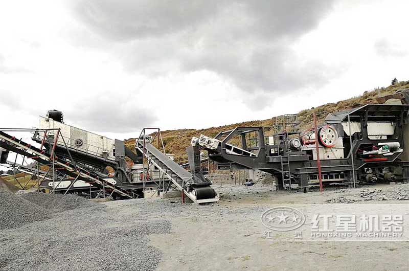 移動花崗巖破碎生產線現場 移動花崗巖破碎生產線現場