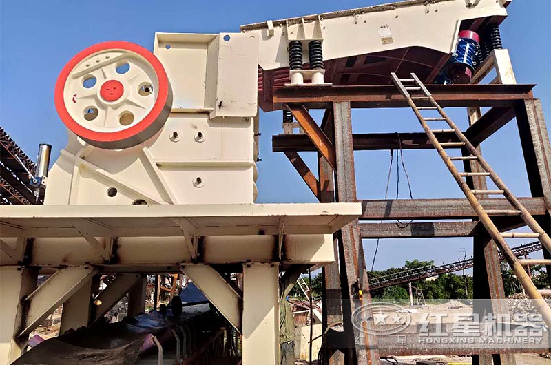 小型顎式破碎機采用鋼架結構隨拆隨走 小型顎式破碎機采用鋼架結構隨拆隨走