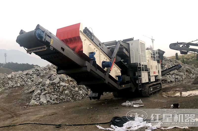 移動破碎機全套設備整裝到達現場 移動破碎機全套設備整裝到達現場