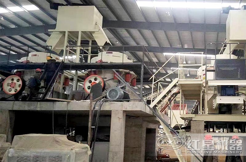 大型多缸液壓圓錐破碎機現場 大型多缸液壓圓錐破碎機現場