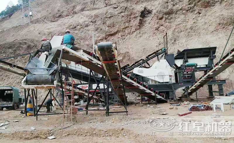 搭載“重錘破+振動(dòng)篩”的移動(dòng)破碎篩分機(jī) 搭載“重錘破+振動(dòng)篩”的移動(dòng)破碎篩分機(jī)