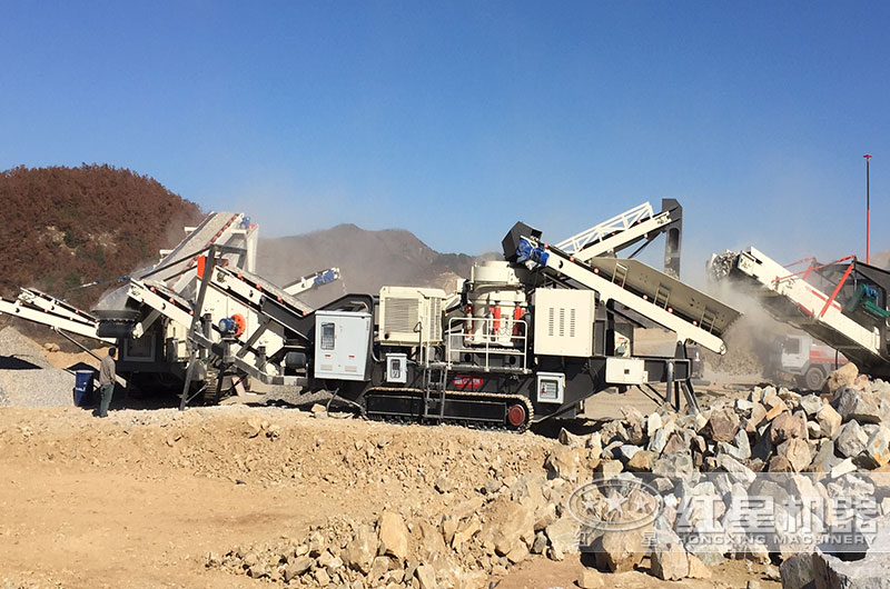 時產(chǎn)300噸移動破碎生產(chǎn)線現(xiàn)場