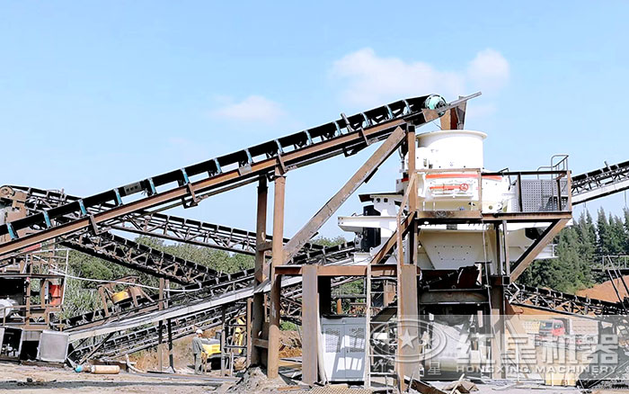 沖擊式破碎機(jī)/制砂機(jī)安裝現(xiàn)場(chǎng)