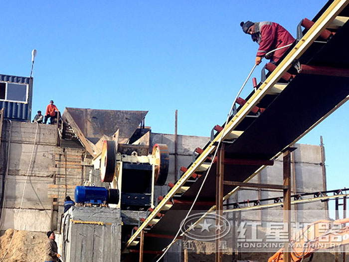 69鄂式破碎機(jī)安裝現(xiàn)場(chǎng)