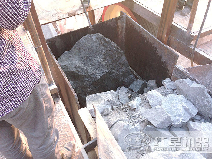 顎式破碎機(jī)進(jìn)料口