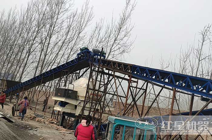 制砂機正在安裝中