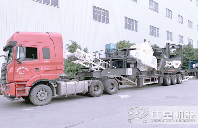 大型車載移動式粉石機車頭牽引下行走自如 大型車載移動式粉石機車頭牽引下行走自如