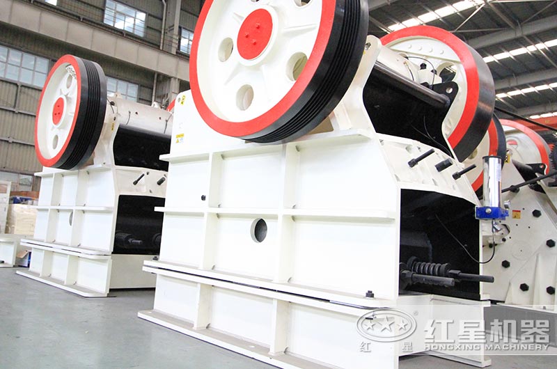 膨潤(rùn)土加工設(shè)備顎式破碎機(jī)