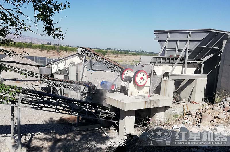 小型石子破碎現(xiàn)場 小型石子破碎現(xiàn)場