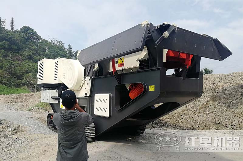 履帶顎破現場 履帶顎破現場