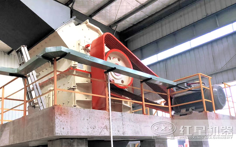 細(xì)碎機(jī)制砂生產(chǎn)現(xiàn)場(chǎng)