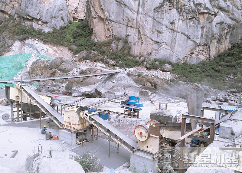 時產(chǎn)200噸石頭加工成沙子現(xiàn)場