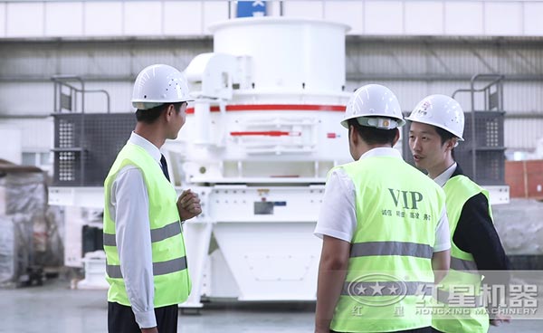 紅星工程師為客戶講解中 紅星工程師為客戶講解中