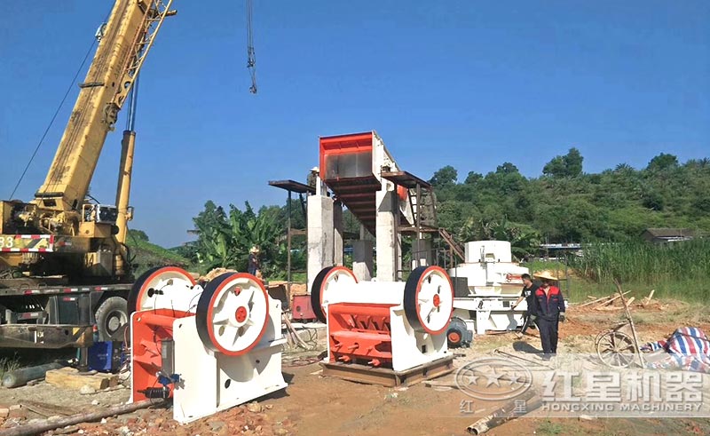 比較簡單的時產(chǎn)200噸的人工砂石設備安裝中 比較簡單的時產(chǎn)200噸的人工砂石設備安裝中