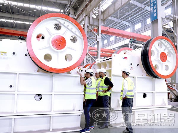 客戶來廠考察破碎設備中