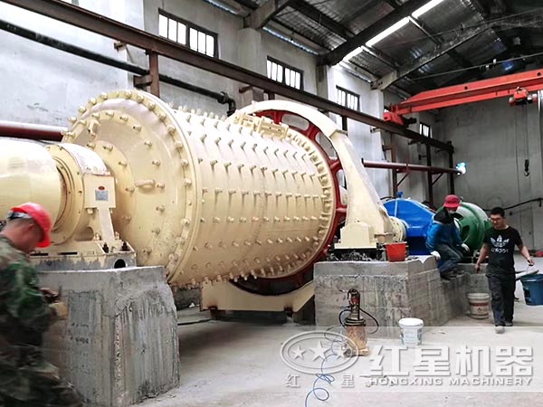 磨粉機(jī)現(xiàn)場圖 磨粉機(jī)現(xiàn)場圖