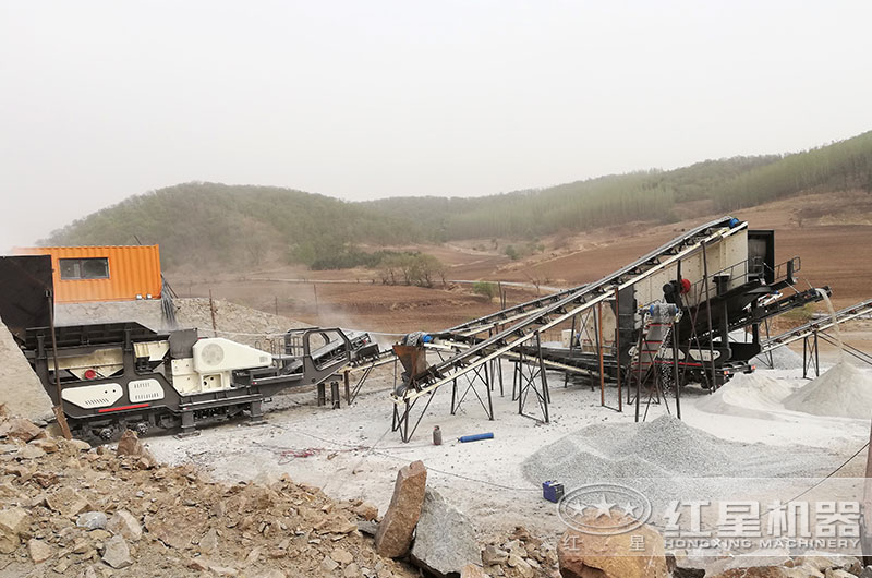 小型移動破碎沙石機生產現場 小型移動破碎沙石機生產現場