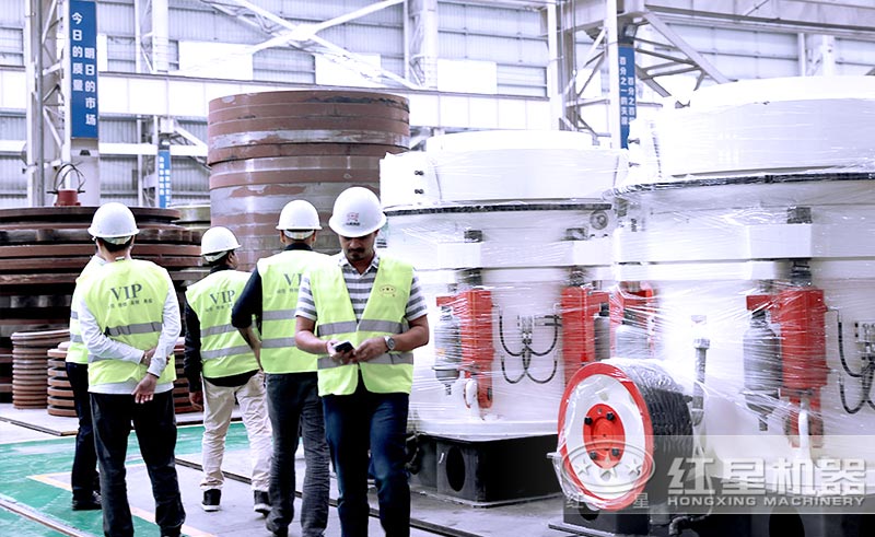 客戶來紅星考察石子破碎機