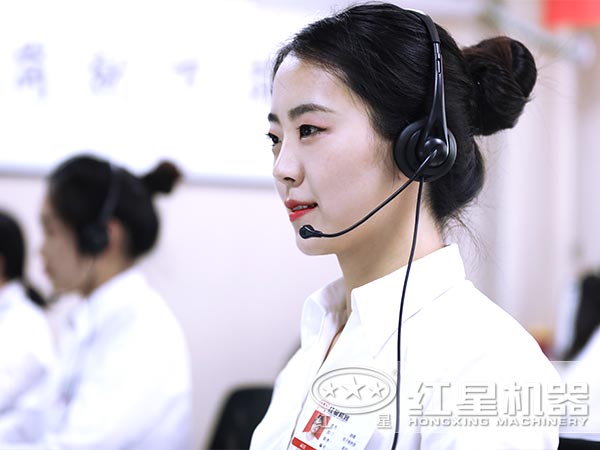 紅星機器人員竭誠為您服務 紅星機器人員竭誠為您服務