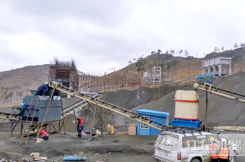 立式復合破碎機現場圖