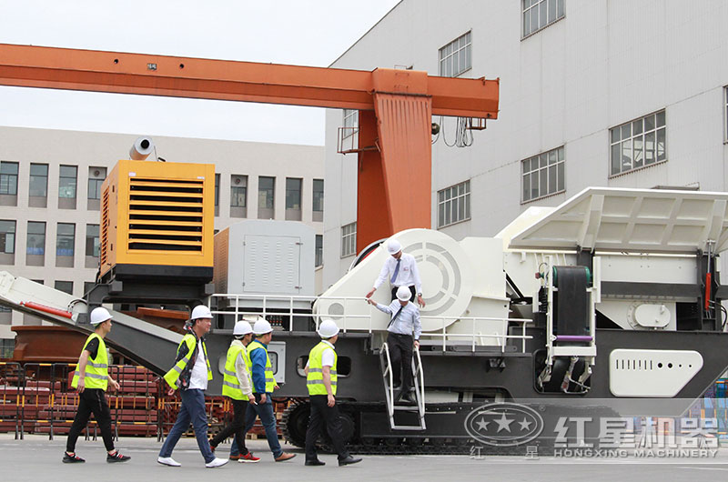 履帶移動破參觀