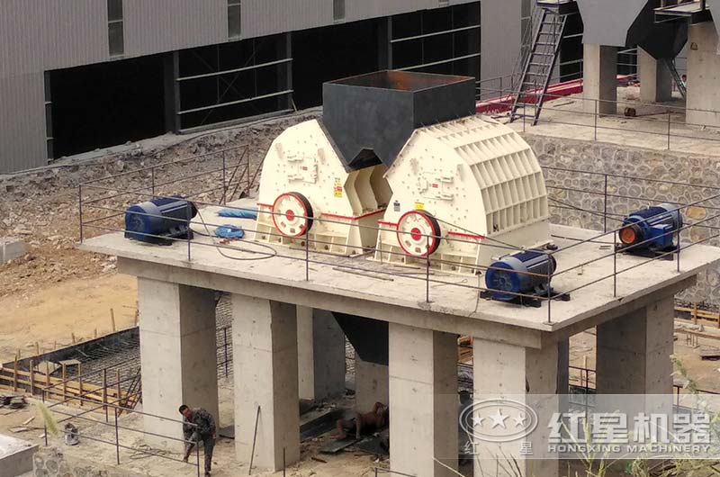 重錘式破碎機生產(chǎn)現(xiàn)場 重錘式破碎機生產(chǎn)現(xiàn)場