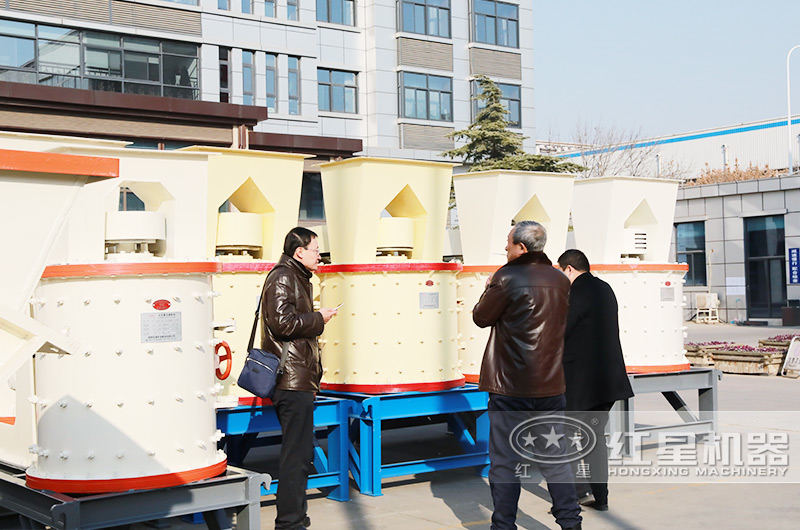 小型立軸制砂機用戶來廠參觀 小型立軸制砂機用戶來廠參觀