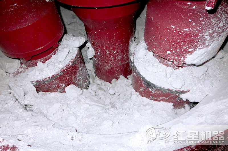 雷蒙磨粉機(jī)磨料實(shí)拍 雷蒙磨粉機(jī)磨料實(shí)拍