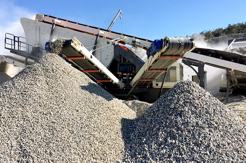 履帶移動(dòng)篩沙機(jī)出料高清圖