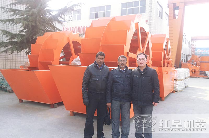 國(guó)外用戶來紅星參觀洗砂設(shè)備