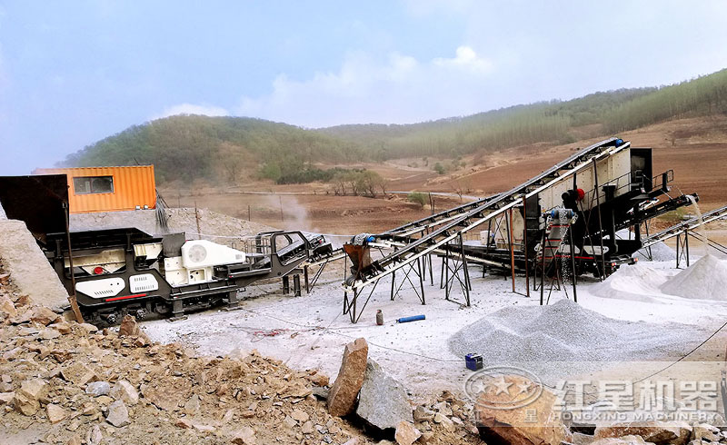 移動巖石破碎機現場