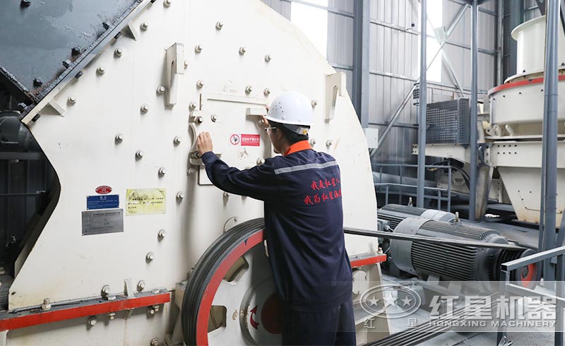 錘式破碎機售后現(xiàn)場