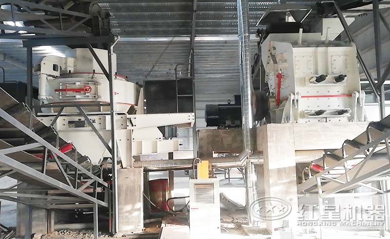 破碎制砂現(xiàn)場(chǎng) 破碎制砂現(xiàn)場(chǎng)