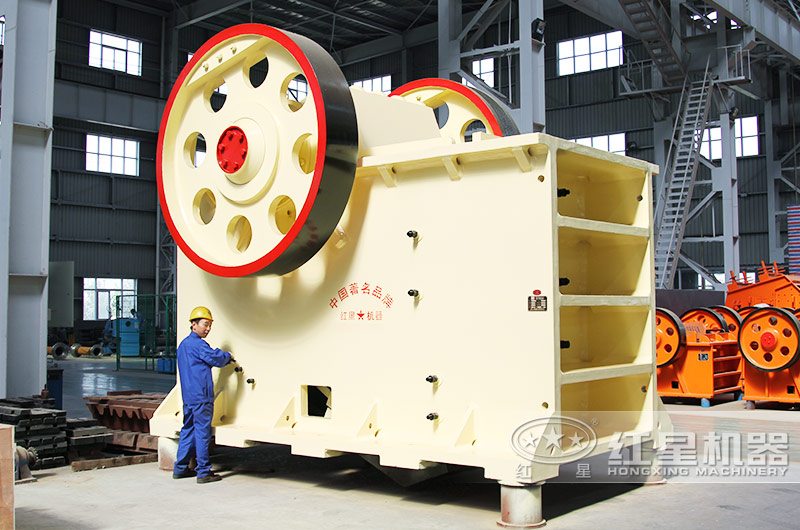 大型破石機(jī)器