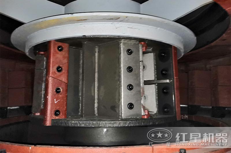 立軸式制砂機破碎腔實拍 立軸式制砂機破碎腔實拍