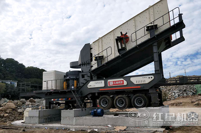 圓錐破輪胎移動(dòng)破碎機(jī)現(xiàn)場(chǎng) 圓錐破輪胎移動(dòng)破碎機(jī)現(xiàn)場(chǎng)