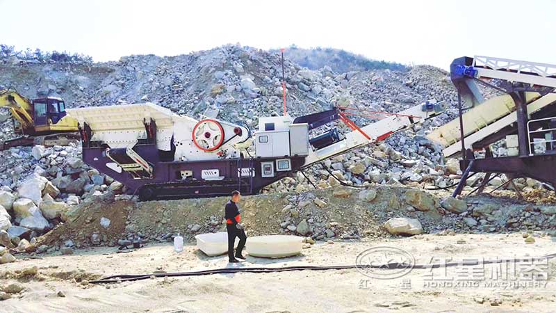 花崗巖履帶移動式破碎機現場