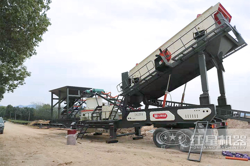 車載移動(dòng)式制砂機(jī)現(xiàn)場(chǎng) 車載移動(dòng)式制砂機(jī)現(xiàn)場(chǎng)