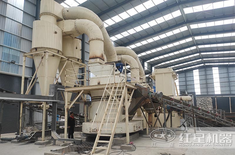 雷蒙磨粉機現(xiàn)場