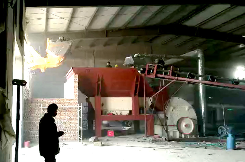 施工生產(chǎn)中的環(huán)錘式破碎機 施工生產(chǎn)中的環(huán)錘式破碎機