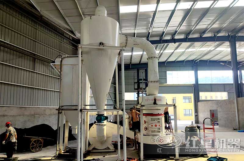 雷蒙磨粉機(jī)安裝現(xiàn)場 雷蒙磨粉機(jī)安裝現(xiàn)場