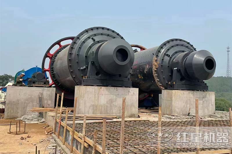 石灰石節(jié)能球磨機(jī)現(xiàn)場 石灰石節(jié)能球磨機(jī)現(xiàn)場