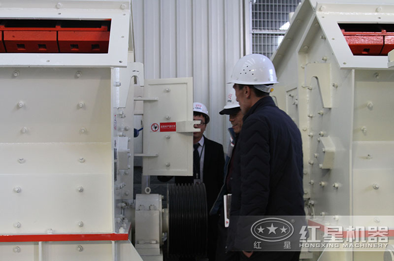 客戶來廠考察石灰石碎石設備 客戶來廠考察石灰石碎石設備